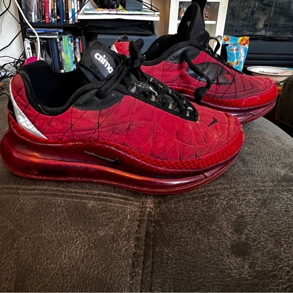 Nike Air MX-720-818 University Red/black Size 4Y - Picture 3 of 8